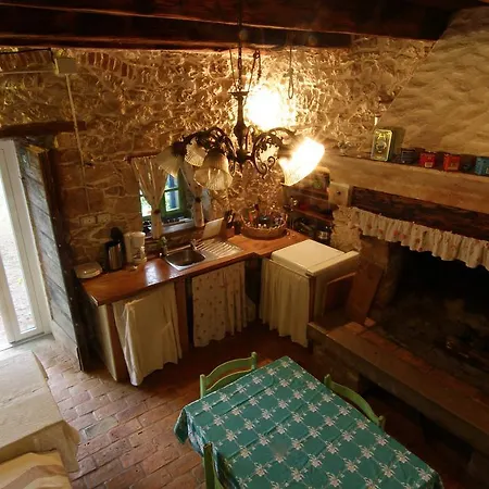 Botanica Tatil Evi Drenje (Istria)